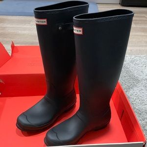 NWT Black Hunter Boots Size 8